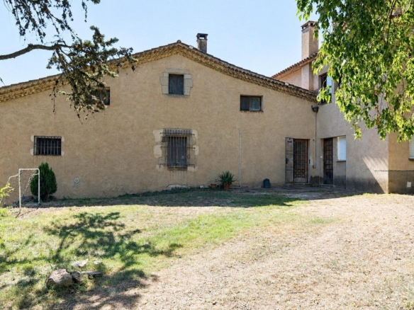 Masía rústica con 6 ha bosque + 3 ha de finca comunitaria con piscina en La Garriga, a 35 min. de Barcelona