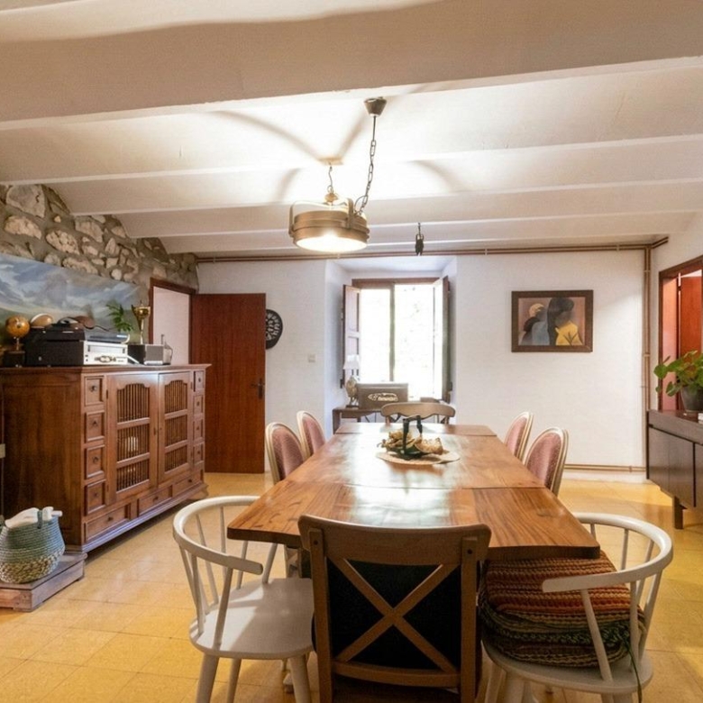 Masía rústica con 6 ha bosque + 3 ha de finca comunitaria con piscina en La Garriga, a 35 min. de Barcelona