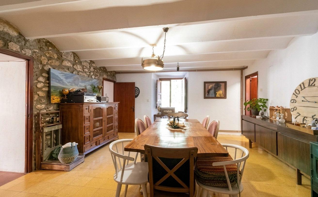 Masía rústica con 6 ha bosque + 3 ha de finca comunitaria con piscina en La Garriga, a 35 min. de Barcelona