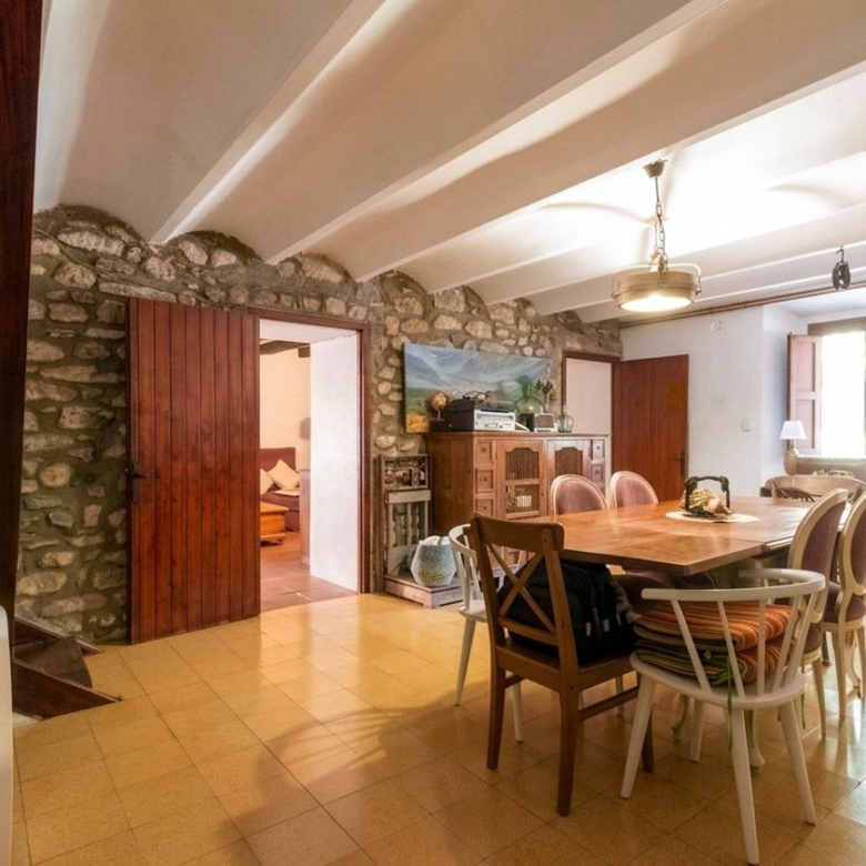 Masía rústica con 6 ha bosque + 3 ha de finca comunitaria con piscina en La Garriga, a 35 min. de Barcelona