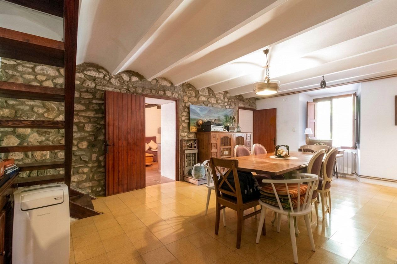 Masía rústica con 6 ha bosque + 3 ha de finca comunitaria con piscina en La Garriga, a 35 min. de Barcelona