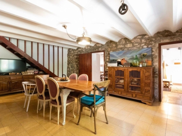 Masía rústica con 6 ha bosque + 3 ha de finca comunitaria con piscina en La Garriga, a 35 min. de Barcelona