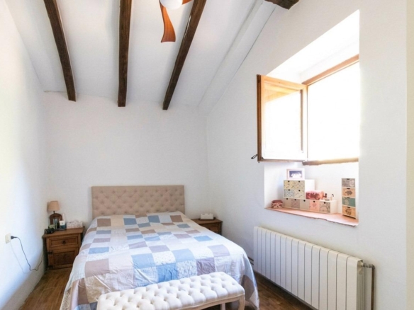 Masía rústica con 6 ha bosque + 3 ha de finca comunitaria con piscina en La Garriga, a 35 min. de Barcelona