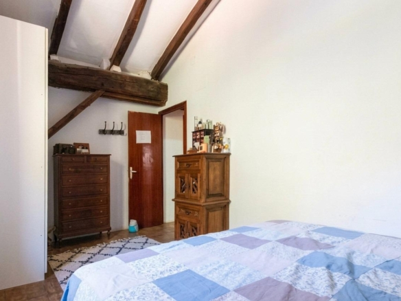 Masía rústica con 6 ha bosque + 3 ha de finca comunitaria con piscina en La Garriga, a 35 min. de Barcelona