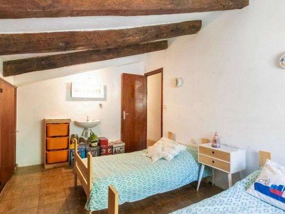 Masía rústica con 6 ha bosque + 3 ha de finca comunitaria con piscina en La Garriga, a 35 min. de Barcelona