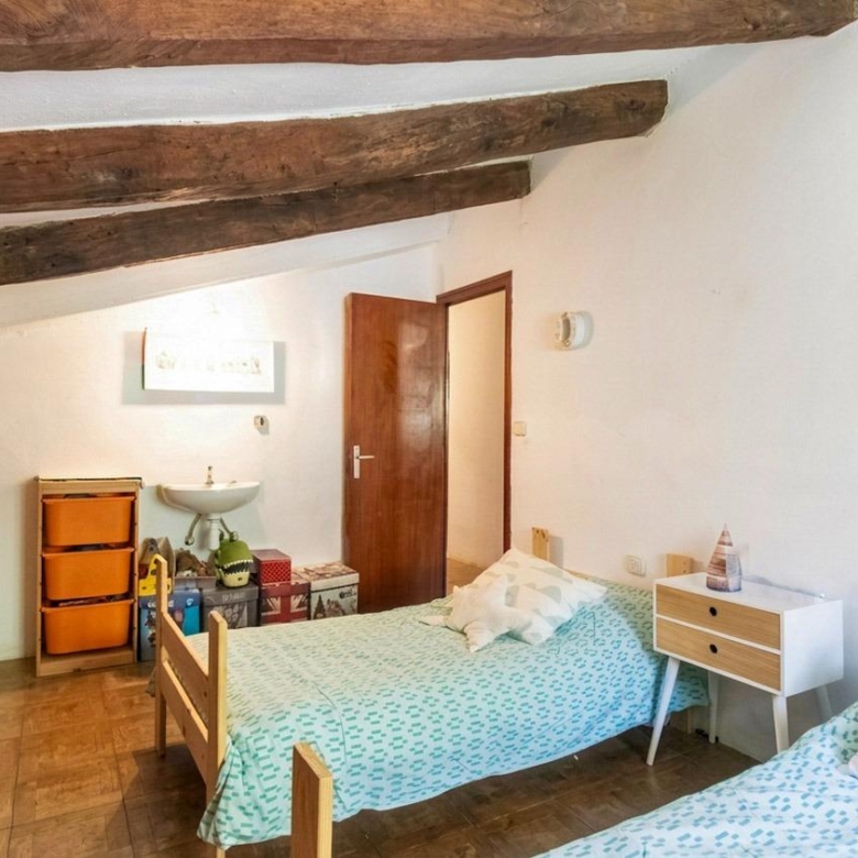 Masía rústica con 6 ha bosque + 3 ha de finca comunitaria con piscina en La Garriga, a 35 min. de Barcelona