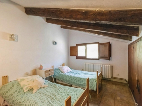 Masía rústica con 6 ha bosque + 3 ha de finca comunitaria con piscina en La Garriga, a 35 min. de Barcelona