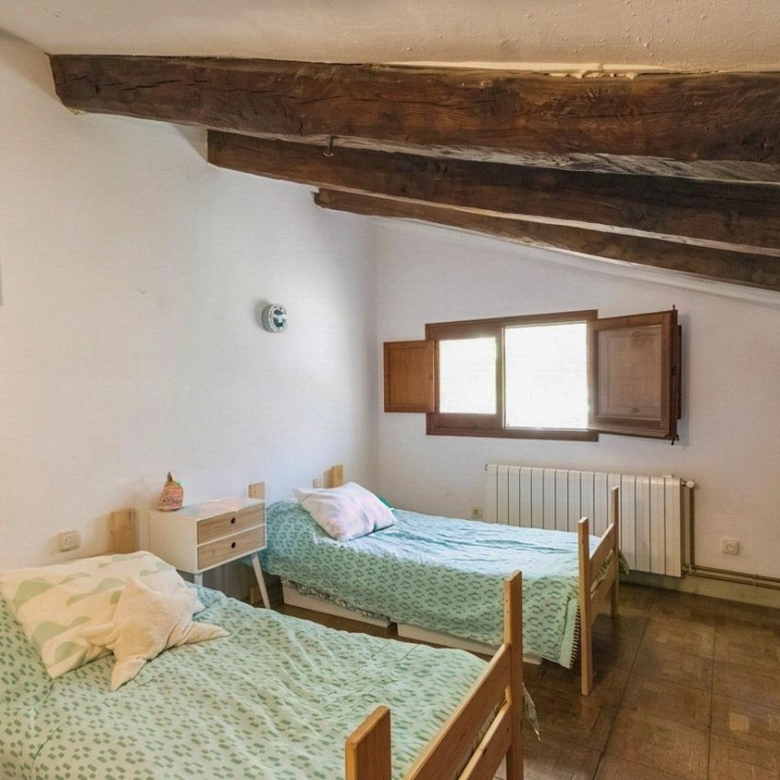 Masía rústica con 6 ha bosque + 3 ha de finca comunitaria con piscina en La Garriga, a 35 min. de Barcelona