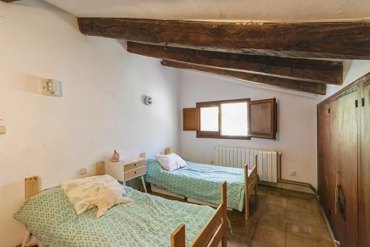 Masía rústica con 6 ha bosque + 3 ha de finca comunitaria con piscina en La Garriga, a 35 min. de Barcelona