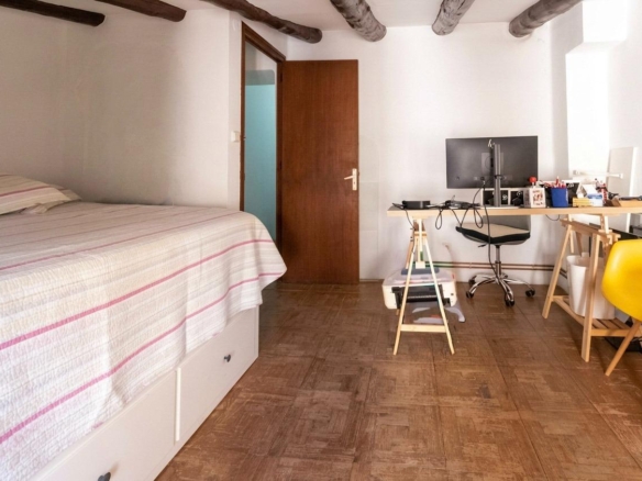 Masía rústica con 6 ha bosque + 3 ha de finca comunitaria con piscina en La Garriga, a 35 min. de Barcelona
