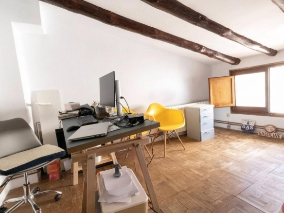 Masía rústica con 6 ha bosque + 3 ha de finca comunitaria con piscina en La Garriga, a 35 min. de Barcelona