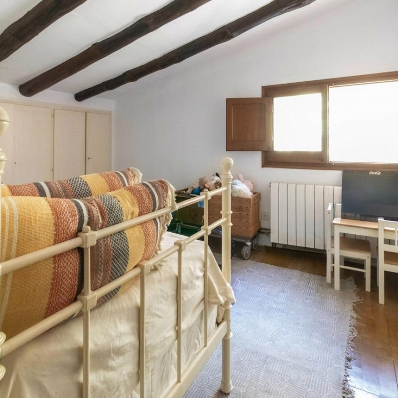 Masía rústica con 6 ha bosque + 3 ha de finca comunitaria con piscina en La Garriga, a 35 min. de Barcelona