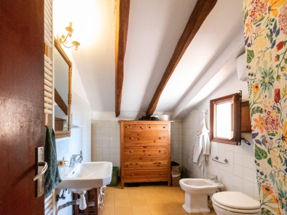 Masía rústica con 6 ha bosque + 3 ha de finca comunitaria con piscina en La Garriga, a 35 min. de Barcelona