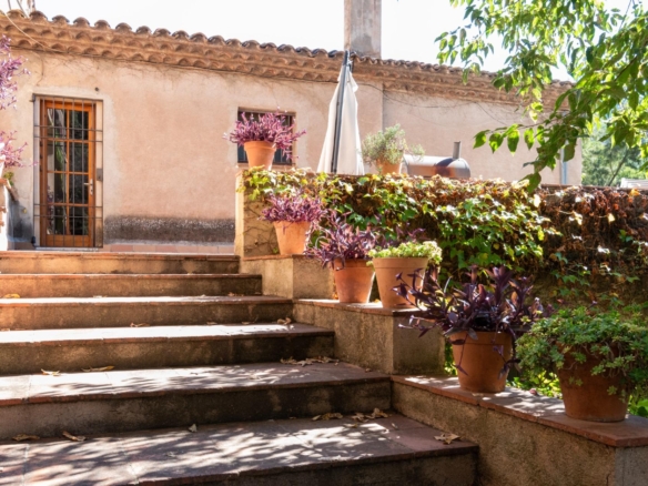 Masía rústica con 6 ha bosque + 3 ha de finca comunitaria con piscina en La Garriga, a 35 min. de Barcelona