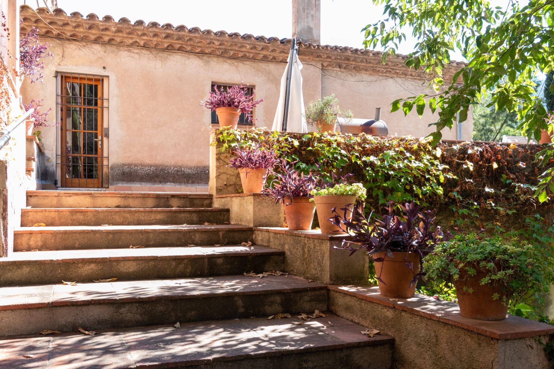 Masía rústica con 6 ha bosque + 3 ha de finca comunitaria con piscina en La Garriga, a 35 min. de Barcelona