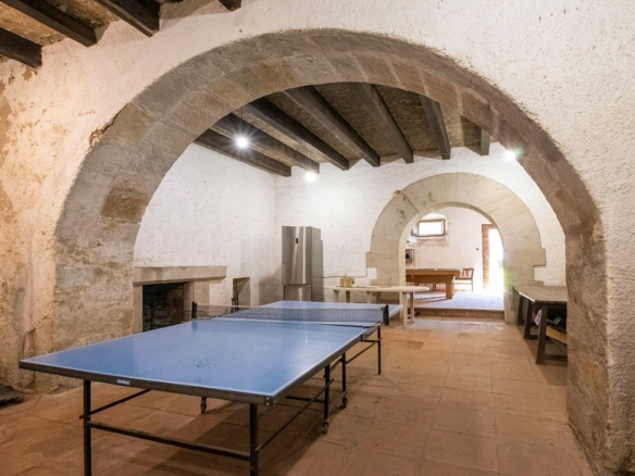 Masía rústica con 6 ha bosque + 3 ha de finca comunitaria con piscina en La Garriga, a 35 min. de Barcelona
