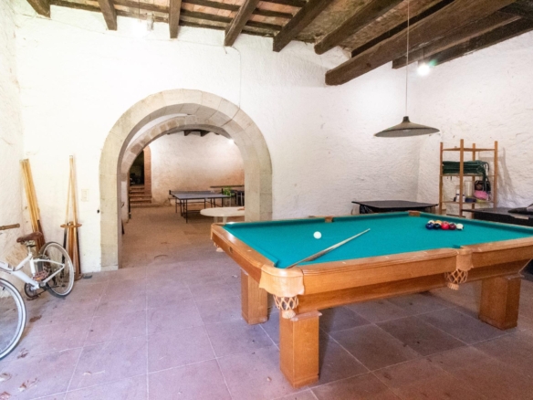 Masía rústica con 6 ha bosque + 3 ha de finca comunitaria con piscina en La Garriga, a 35 min. de Barcelona