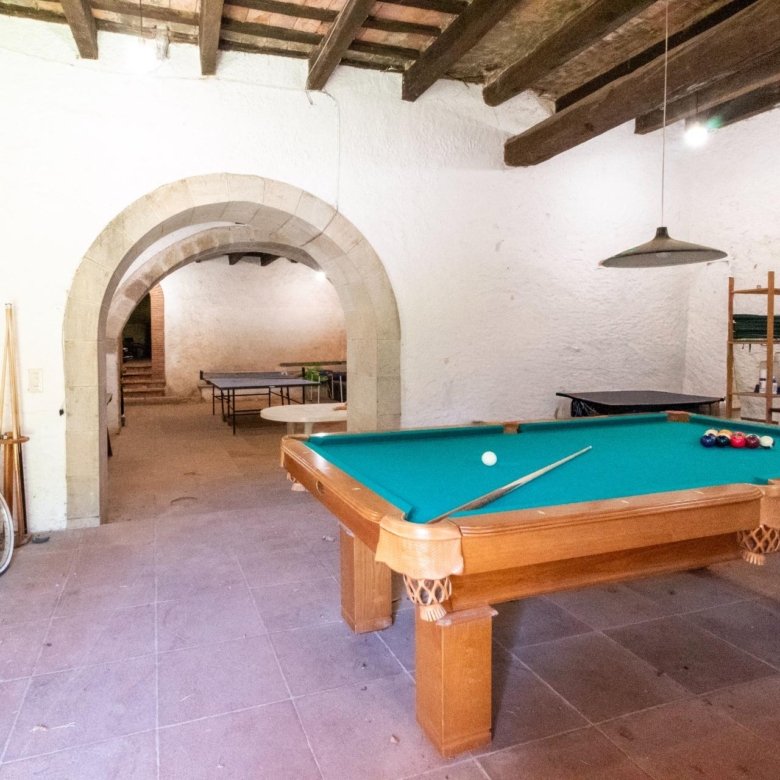 Masía rústica con 6 ha bosque + 3 ha de finca comunitaria con piscina en La Garriga, a 35 min. de Barcelona