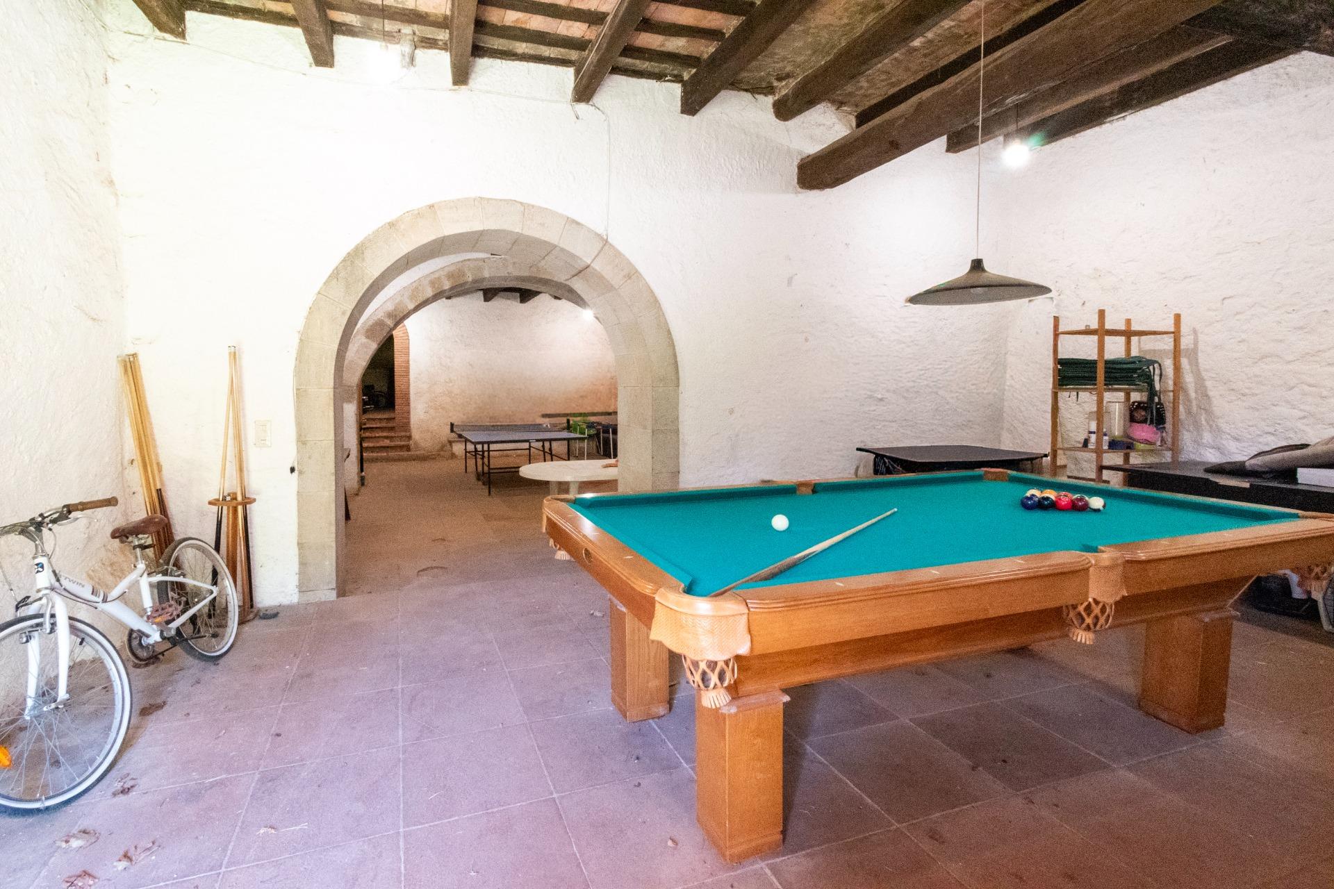 Masía rústica con 6 ha bosque + 3 ha de finca comunitaria con piscina en La Garriga, a 35 min. de Barcelona