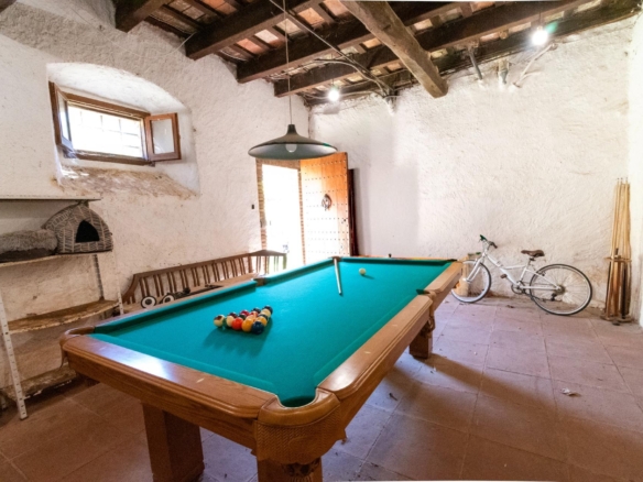 Masía rústica con 6 ha bosque + 3 ha de finca comunitaria con piscina en La Garriga, a 35 min. de Barcelona