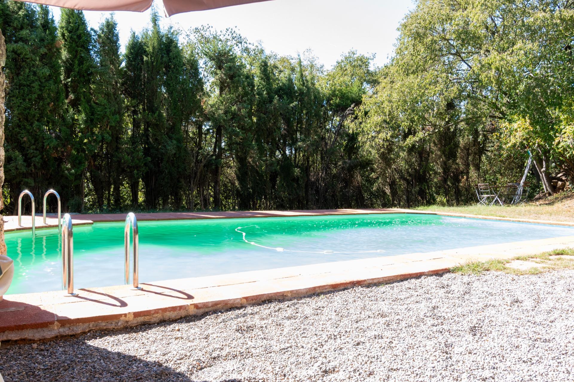 Masía rústica con 6 ha bosque + 3 ha de finca comunitaria con piscina en La Garriga, a 35 min. de Barcelona