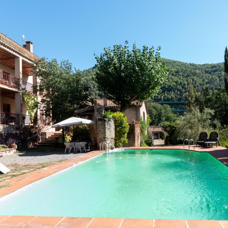 Masía rústica con 6 ha bosque + 3 ha de finca comunitaria con piscina en La Garriga, a 35 min. de Barcelona